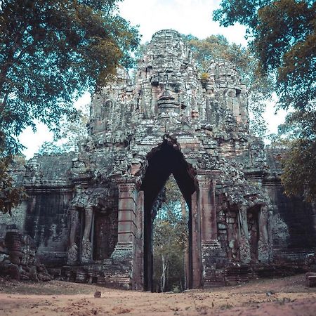 Golden Temple Residence Siem Reap Exterior foto The temple of Angkor Wat