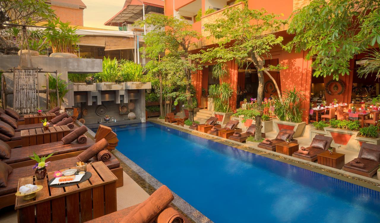 Golden Temple Residence Siem Reap Exterior foto The swimming pool at the hotel