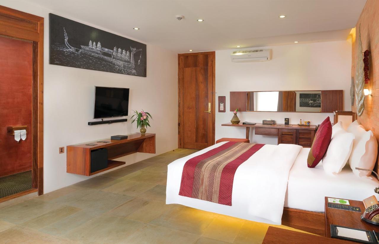 Golden Temple Residence Siem Reap Exterior foto A bedroom at the Taj Bengal