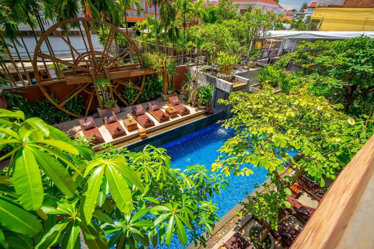 Golden Temple Residence Siem Reap Exterior foto The swimming pool at the hotel